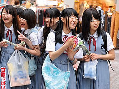 【修学旅行】「人がいっぱいでびっくりしました♥」無邪気な制服女子がこわいおじさんに東京の怖さを教えられる！