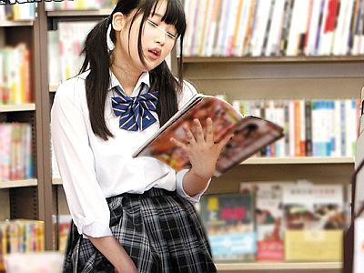 [女子高生]エロ本を読みながら本屋で自慰をしている少女と目が合った。すると少女は・・・